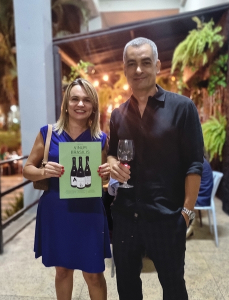 Etiene Carvalho (Blog Vinho Tinto) e Eugênio Oliveira (Diretor de Conteúdo da Revista Vinum Brasilis