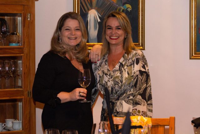 Kelly Bergamo, embaixadora da Morandé, e Etiene Carvalho, Blog Vinho Tinto